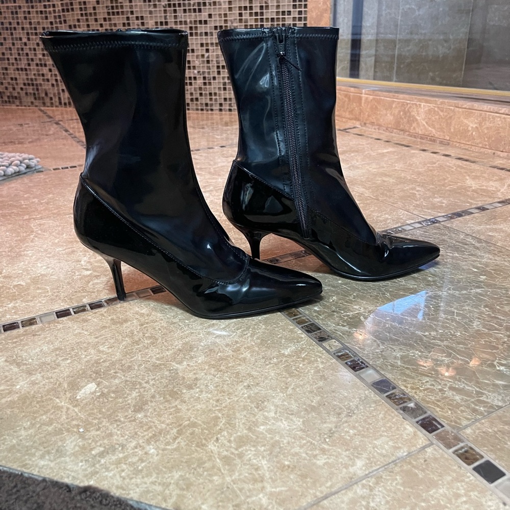Stuart Weitzman patent leather boots, worn once, 4 in heel.